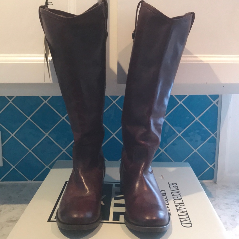 FRYE Melissa Button boots in Bordeaux. Size 6.